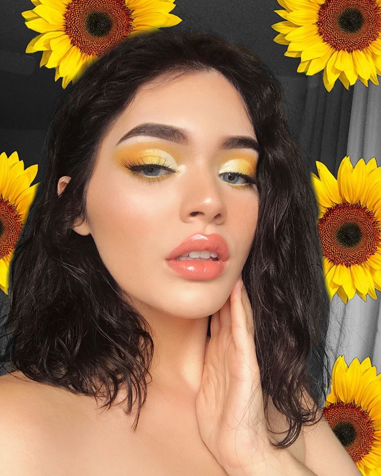 wow i’m back again w more flowers 🌻✨ i just uploaded this glowy yellow look on youtube!! the link is in my bio :’) pls go leave me some… Yellow Eye Makeup, Bright Eye Makeup, Yellow Eyeshadow, Dramatic Eye Makeup, Makeup Eye Looks, Colorful Eye Makeup, Creative Makeup Looks, Glowy Makeup, Eye Makeup Tips