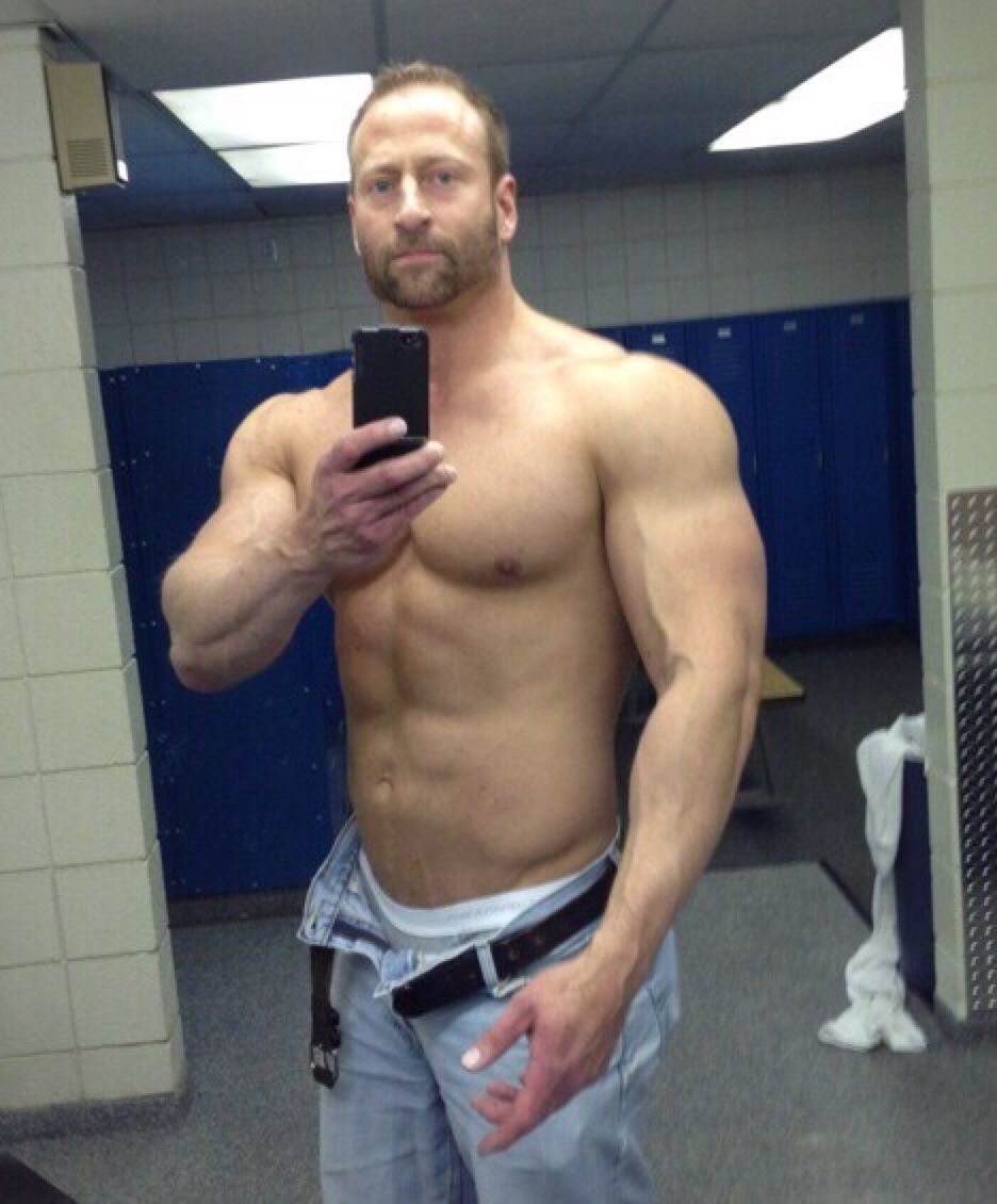 tranny jerks off on own face from Fernando gay men in the locker rooms