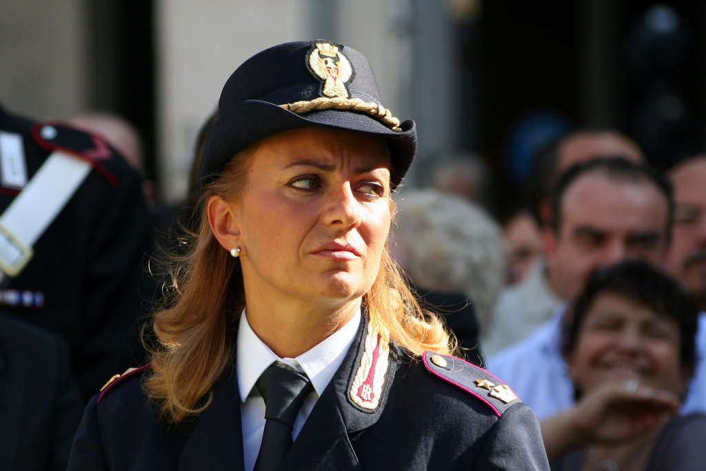 Caserta: la polizia di stato con le donne a cura di redazione http ... Polizia di stato caserta