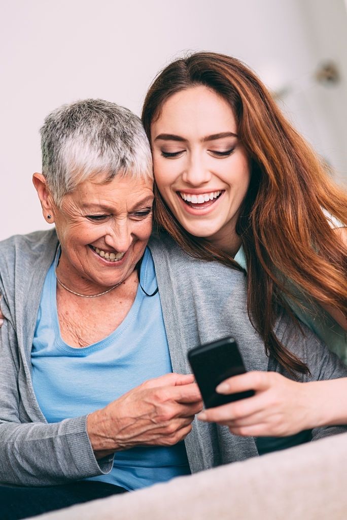 7 Easiest Smartphones for the Elderly