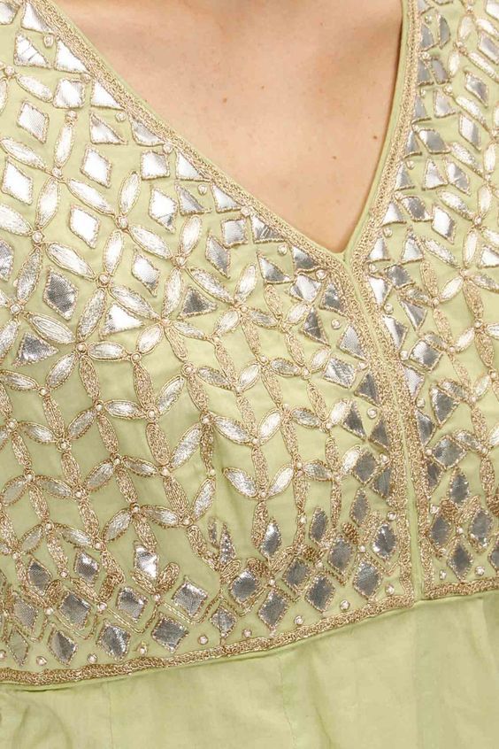 How to gota patti work for kurthis - Simple Craft Ideas Embroidery Details, Embroidery Works, Designers, Fabric, Needlepoint, Ethnic, Handicraft, Kaftan, Embroidery