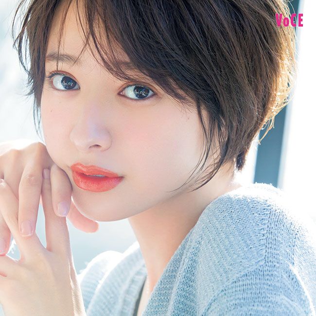 よそゆき顔ではあるけれど、肩の力は抜けたミルキーオレンジ。リップブラシできちんと輪郭をとって“可愛い以上”の仕上がりに。 #ヴォーチェ #VOCE #コスメ #メイク #スキンケア #化粧品 #still #cosme #cosmetics #photo #makeup #makeuptips Japanese Eyes, Skin Model, Girl Face, Pinterest, Short Hair Styles, Glamour, Skin Care, Actresses, Human