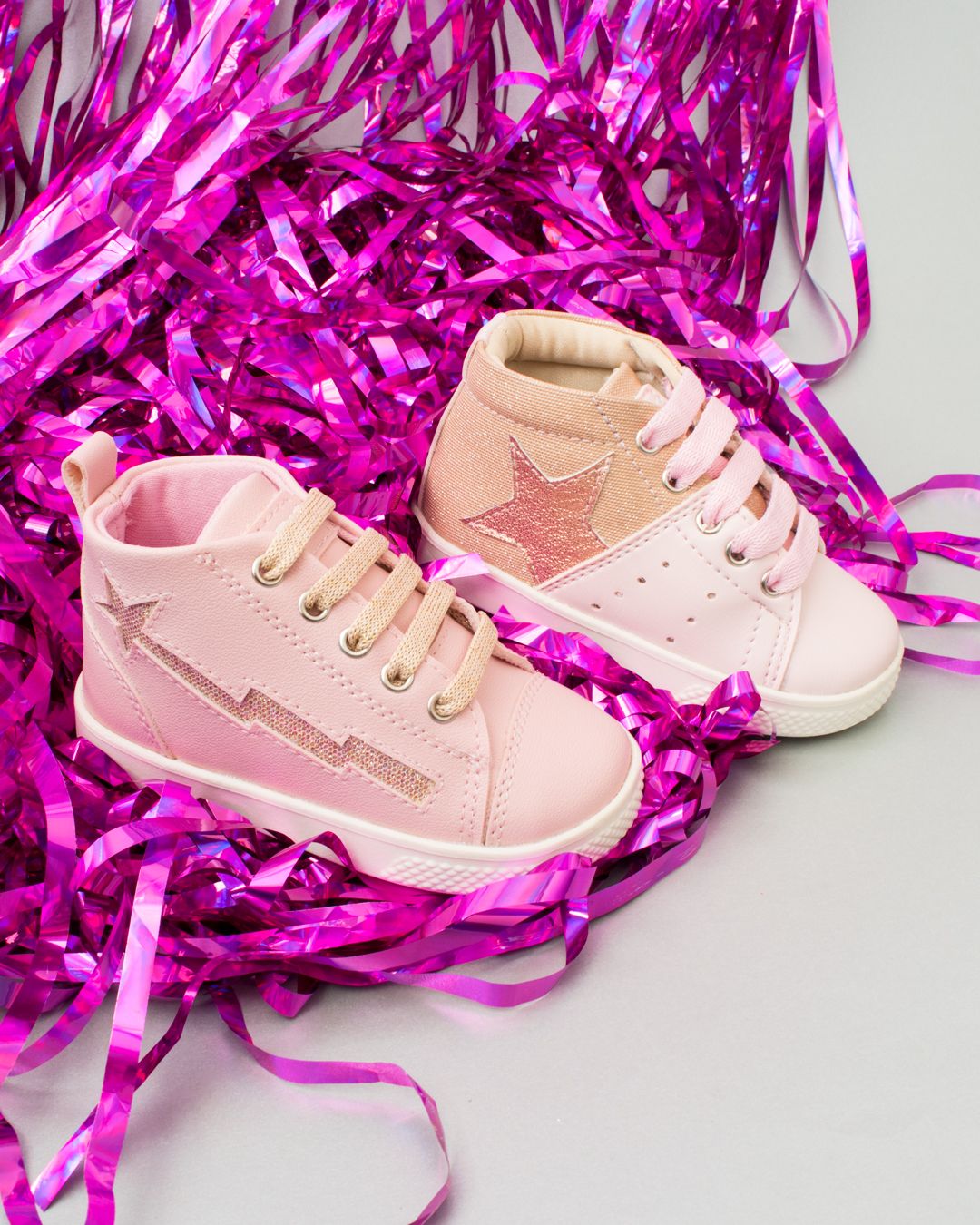 Botas color rosa para niñas. Encuentra el mejor calzado infantil y 100% Colombiano! #CalzadoInfantil #CalzadoParaNiños #Niños #ModaParaNiños #Casual #OutfitDelDia #Style #Colección #ModaInfantil #Calzado #Niños #Moda #Fashion #Kids #Children #Children #Shoes #Childrenfashion #Child #Kids #ForKids Color Rosa, Fashion Kids, Hiking Boots, Shoes, Kids Fashion, Shoes For Girls, Fashion For Girls, Over Knee Socks, Zapatos