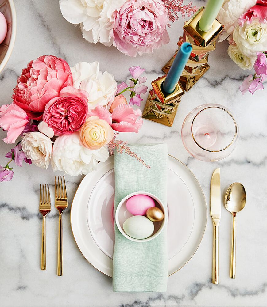 DECORAÇÃO DE MESA DE PÁSCOA #decoracao #decor #pascoa Easter Table Settings, Easter Table Decorations, Decoration Table, Easter Decor, Easter Centerpiece, Setting Table, Spring Decorations, Centerpiece Ideas, Easter Dinner