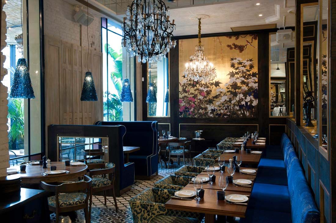 Lazaro rosa violan restaurant interior