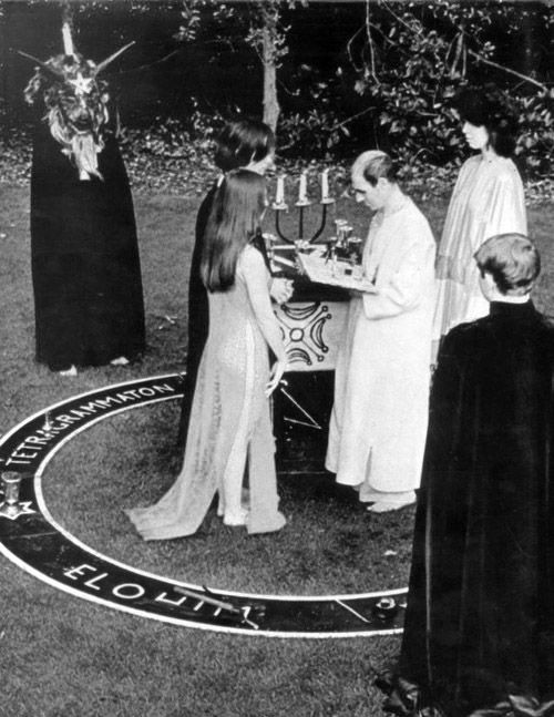 Alex Sanders Officiating A Wiccan Wedding Called Hand Fasting Alex Sanders Officiating A Wiccan Wedding Called Hand Fasting Maxine Is Wearing
