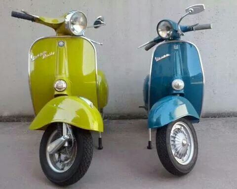 Love These Colors And The Scooters With Images Vespa Scooters
