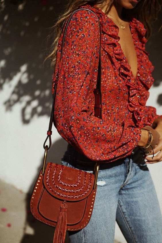 Tous les conseils et idées de tenues pour les fêtes ! Tous les conseils sont dans cet article ! #BlogMode #TenuesFemmes40ans #LookFemme40ans #ConseilsStyle #ConseilsMode Fashion Mode, Look Fashion, Womens Fashion, Fashion Trends, Fashion Spring, Fashion Ideas, Fashion 2018, Fashion Clothes, Red Fashion Outfits