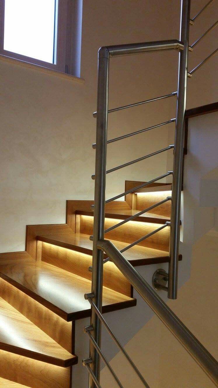 Ringhiera scala interna acciaio inox e legno luci www.rinox.it ... Idee scale interne