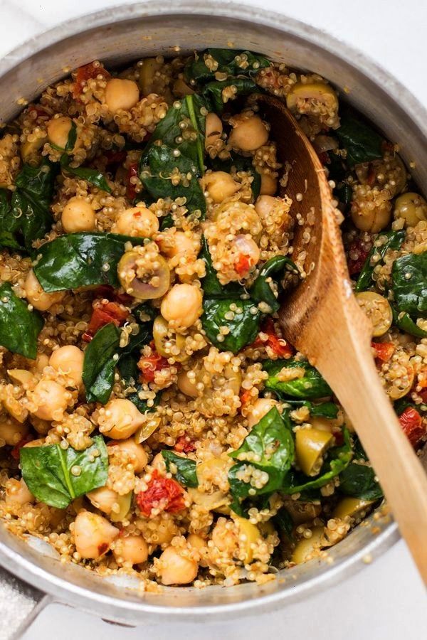Mediterranean Quinoa with Spinach + Chickpeas -One-Pot Mediterranean Quinoa with Spinach + Chickpea