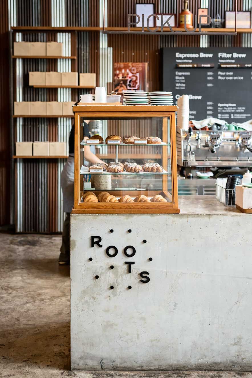 Where to Eat in Bangkok: a Modern Food Guide with the Best Restaurants Bakery Shop Design, Coffee Shop Interior Design, Bakery Decor, Cafe Decor, Pub Decor, Restaurant Interior, Restaurant Design, Modern Restaurant, Mini Cafe