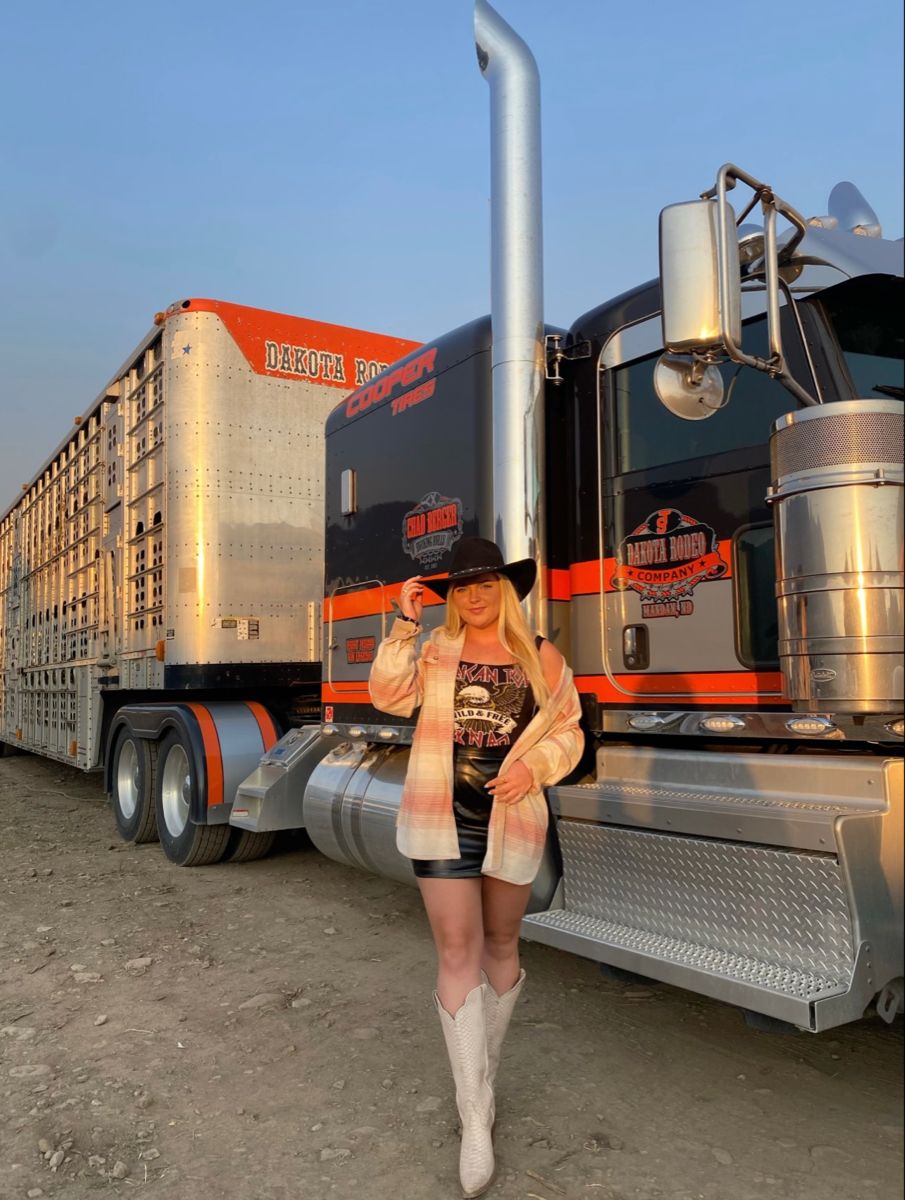 #country #countrymusic #countrymusicfestival #musicfestival #morganwallen #montana #western #cowgirl #cowgirlstyle #aesthetic #boots #bootsforwomen #countrygirl #concert #concertphotography #ootd #pinterestfashion Country Girls, Country Music, Montana Western, Trucks And Girls, Peterbilt Trucks, Concert Photography, Pinterest Fashion, Cowgirl Style, Womens Boots