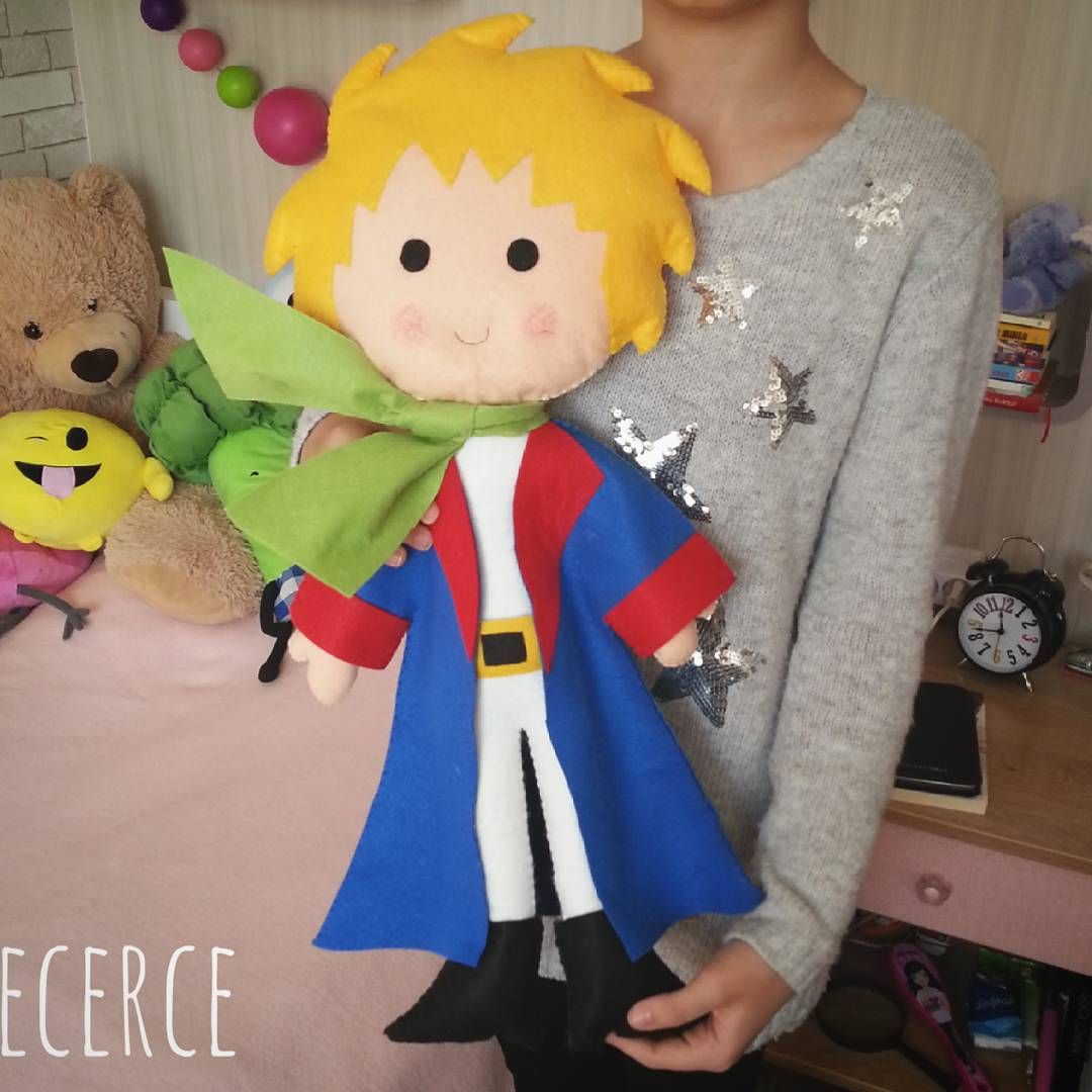 “60 cm küçük prens❤ #keçe #felt #fieltro #feltro #craft #feltcraft #baby #hediye #babyshower #elyapımı #handmade #kapısüsü #doortrim #keçekapısüsü…” The Little Prince, Doll Pattern, Diy And Crafts, Snoopy, Baby Shower, Character, Feltro, Baby Dolls, Outfits