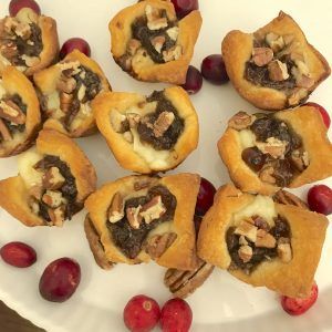 Cranberry brie bites #cranberrybriebites Cranberry brie bites #cranberrybriebites