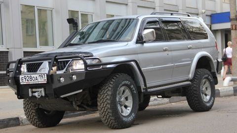 Mitsubishi Pajero Sport 1st Generation Zelyonyj Metallik