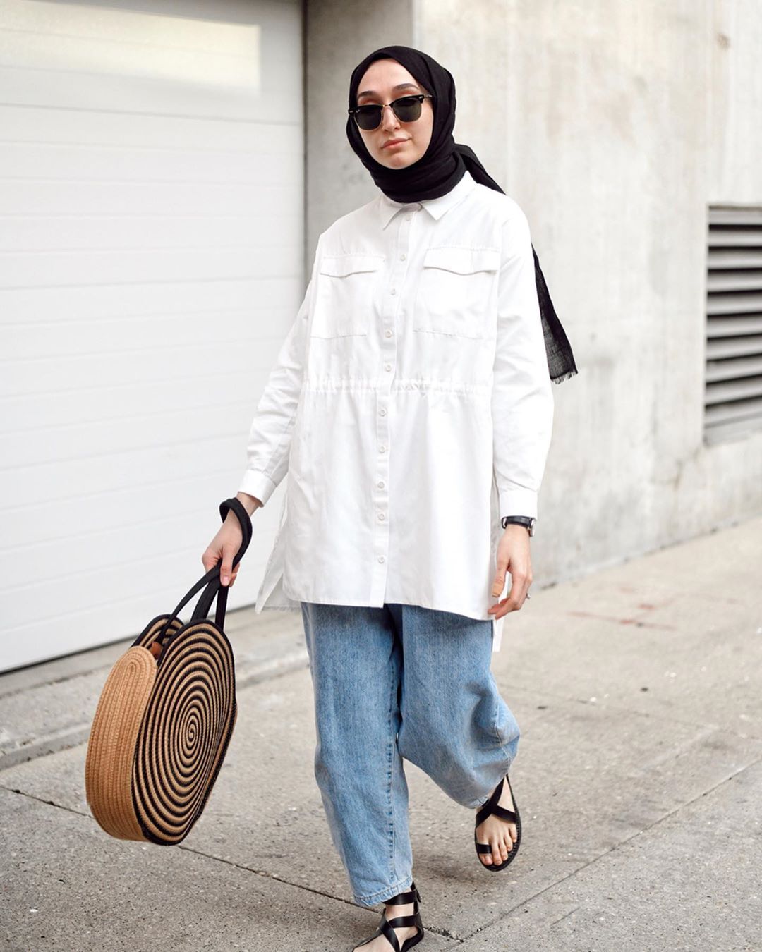 21 Inspiring Looks To Wear The White Shirt | Hijab Fashion Inspiration Hijab Outfit Summer, Hijab Fashion Summer, Street Hijab Fashion, Muslim Fashion, Hijab Fashion Casual, White Hijab Outfit, Street Style Hijab, Hijab Style Casual, Casual Outfits