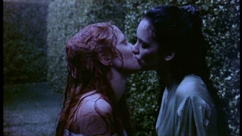 Sadie Frost And Winona Ryder In Dracula Lesbiyanki Fotografii