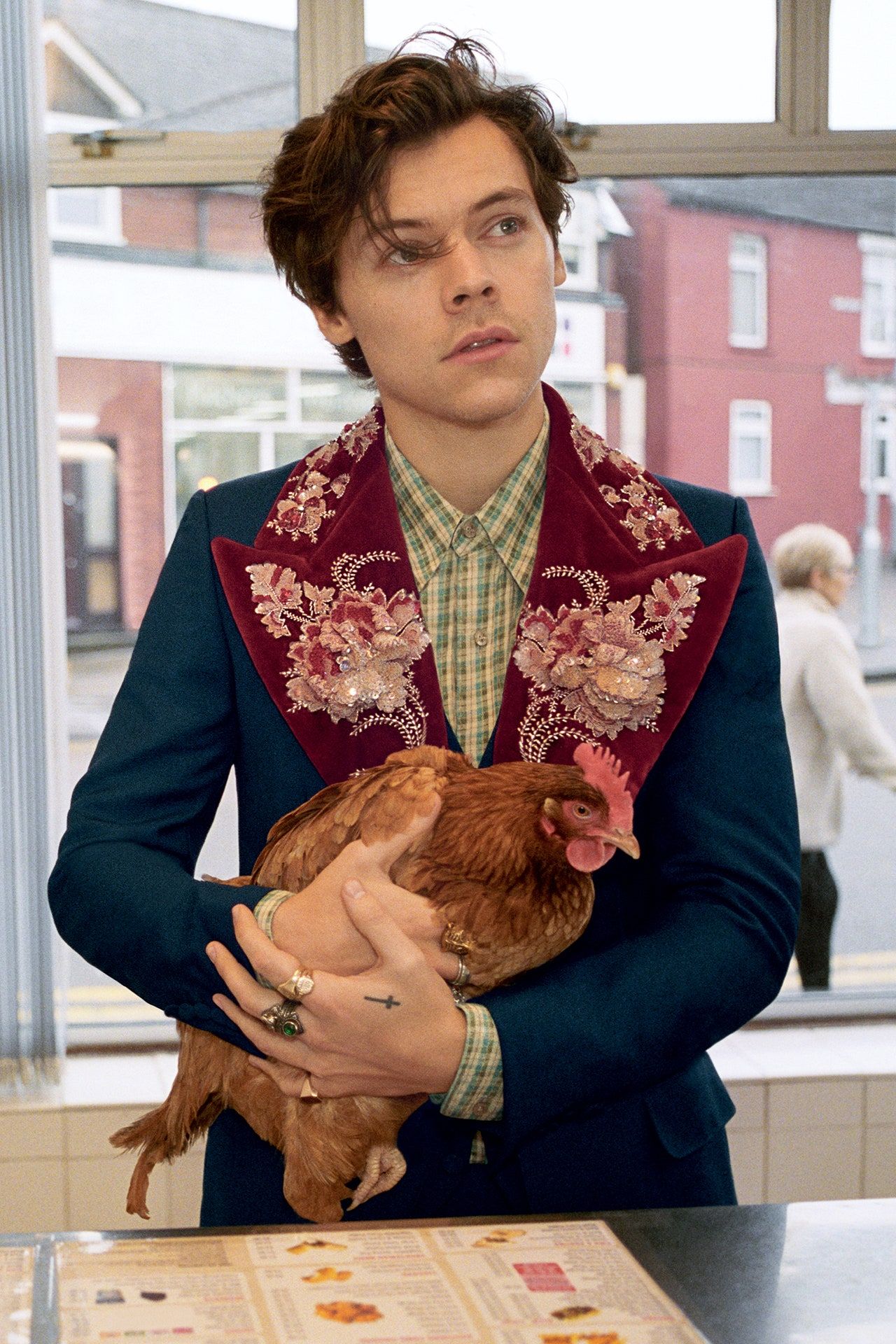 Harry Styles heads to the chippy with Gucci Harry Styles heads to the chippy with Gucci
