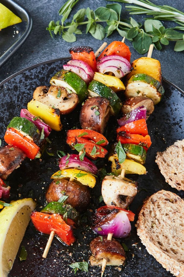 Gemüsespieße – Rezept für Gemüsespieße zum Grillen