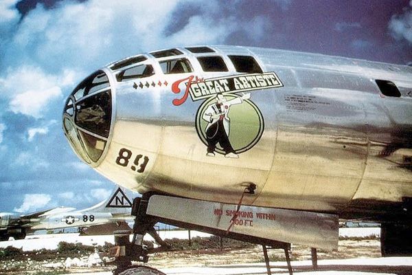 Mens makeup camouflage transvestites Lady painted on the enola gay