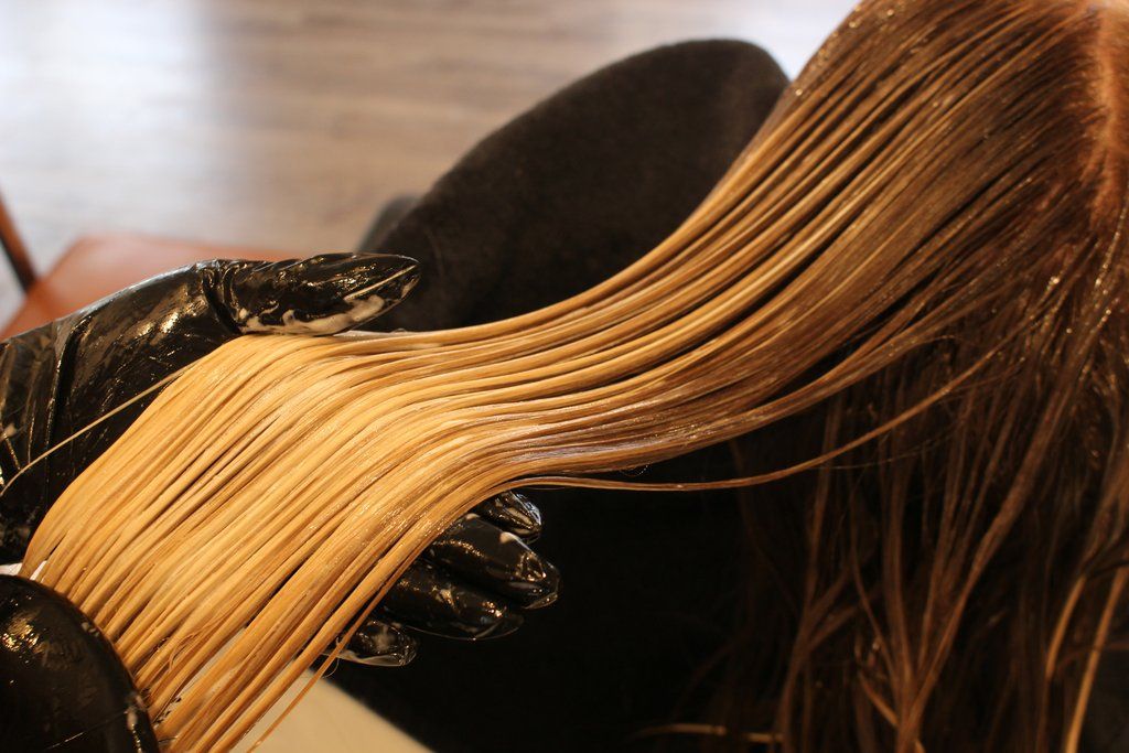 How to Root Smudge 6 Hot Smudging Tips Damp hair styles, Hair