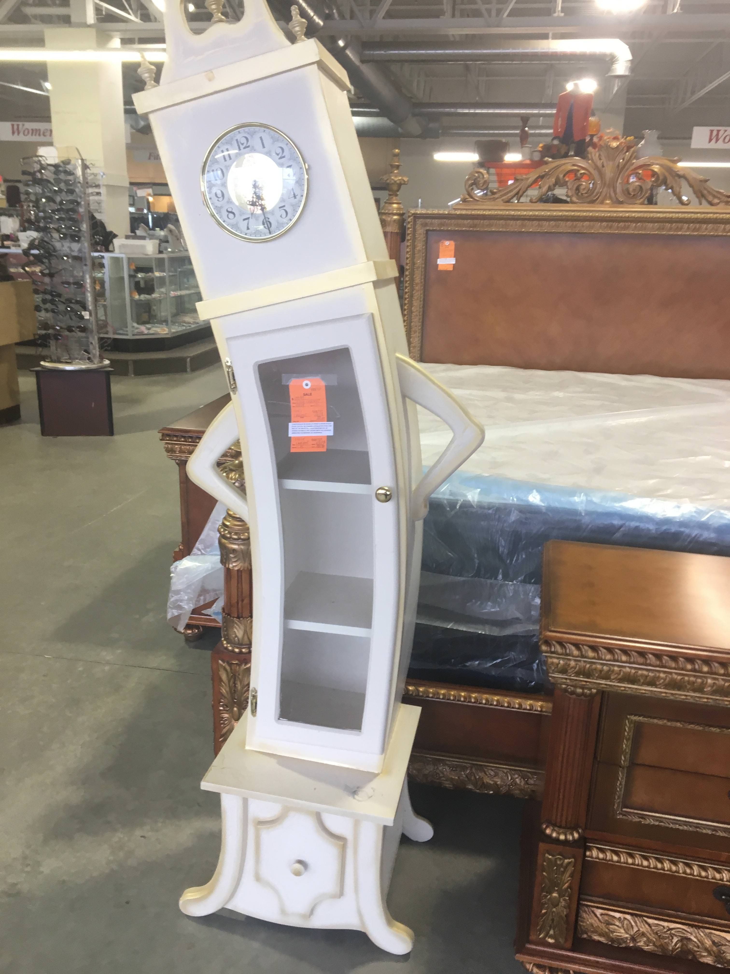 $200 was too high for me but my mom insisted on buying this adorable cabinet for my daughter's Disney-themed bedroom : ThriftStoreHauls Casa Disney, Disney Home, Disney Diy, Disney Crafts, Disney Themed Bedrooms, Bedroom Themes, Bedroom Decor, Princess Theme Bedroom, Disney Kitchen Decor
