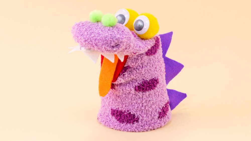 Super Simple Sock Puppet - Super Simple Super Simple, Super Cute, Sock Puppets, Cool Socks, Little Ones, Crafts For Kids, Dinosaur Stuffed Animal, Crafty, Toys