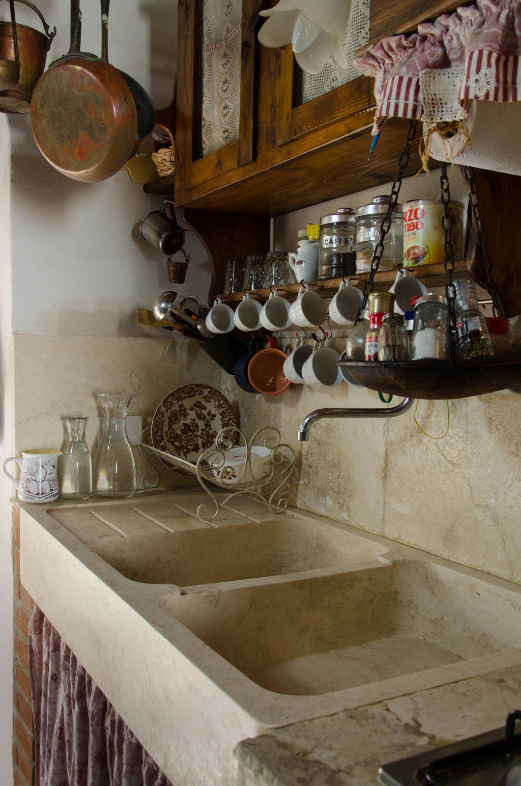 Lavabo in travertino massello cucina stile rustico shabby chic ... Cucine di campagna rustiche