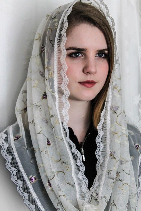NEW Chapel Veil Mantilla Infinity Veil Scarf Latin Mass Lovely Vines /& Flowers