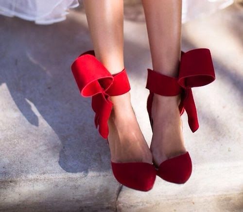 pointed bow heels