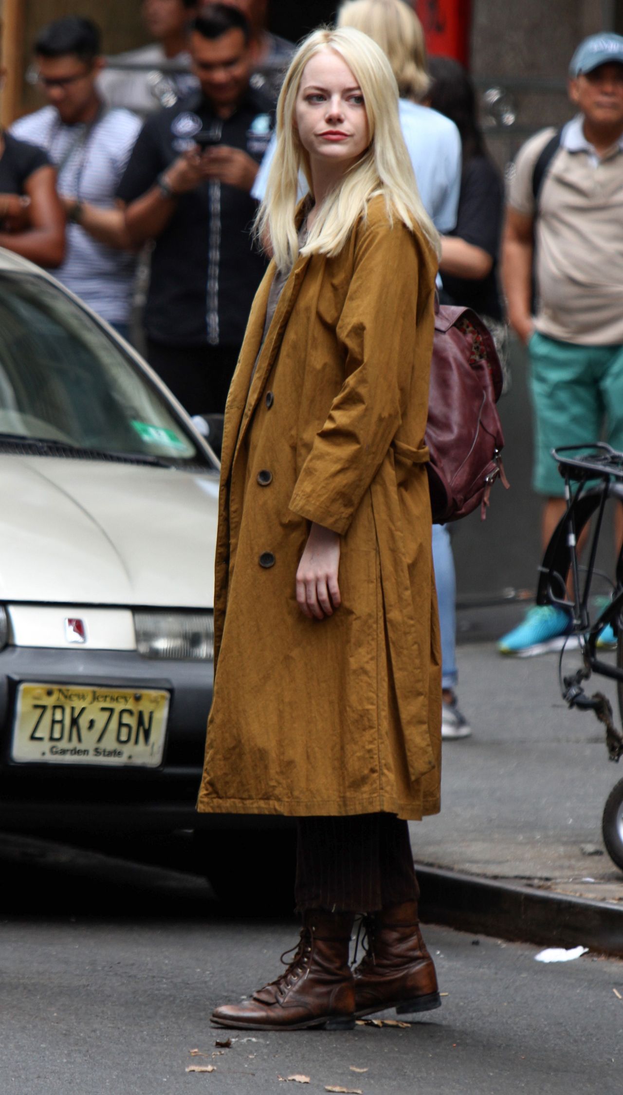 Emma stone shooting scenes on the set of maniac in long island nyc new photo Emma stone shooting scenes on the set of maniac in long island nyc new pictures