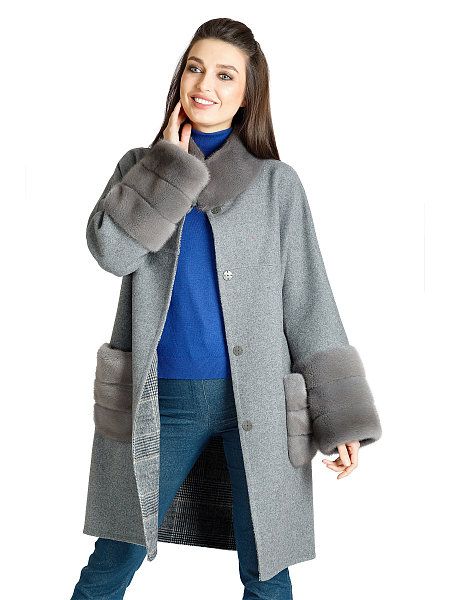 Лёгкое пальто из кашемира ( 80% шерсть, 20% ПА ), двухслойное, двухцветное без подклады. Силуэт свободный, прямой, зауженный к низу. Воротник-стойка, карманы и манжеты выполнены из меха скандинавской норки. Ручная работа. Комфортная температура для носки изделия не ниже плюс пяти градусов. Winter Scarf, Fashion, Moda, Fashion Styles, Fashion Illustrations