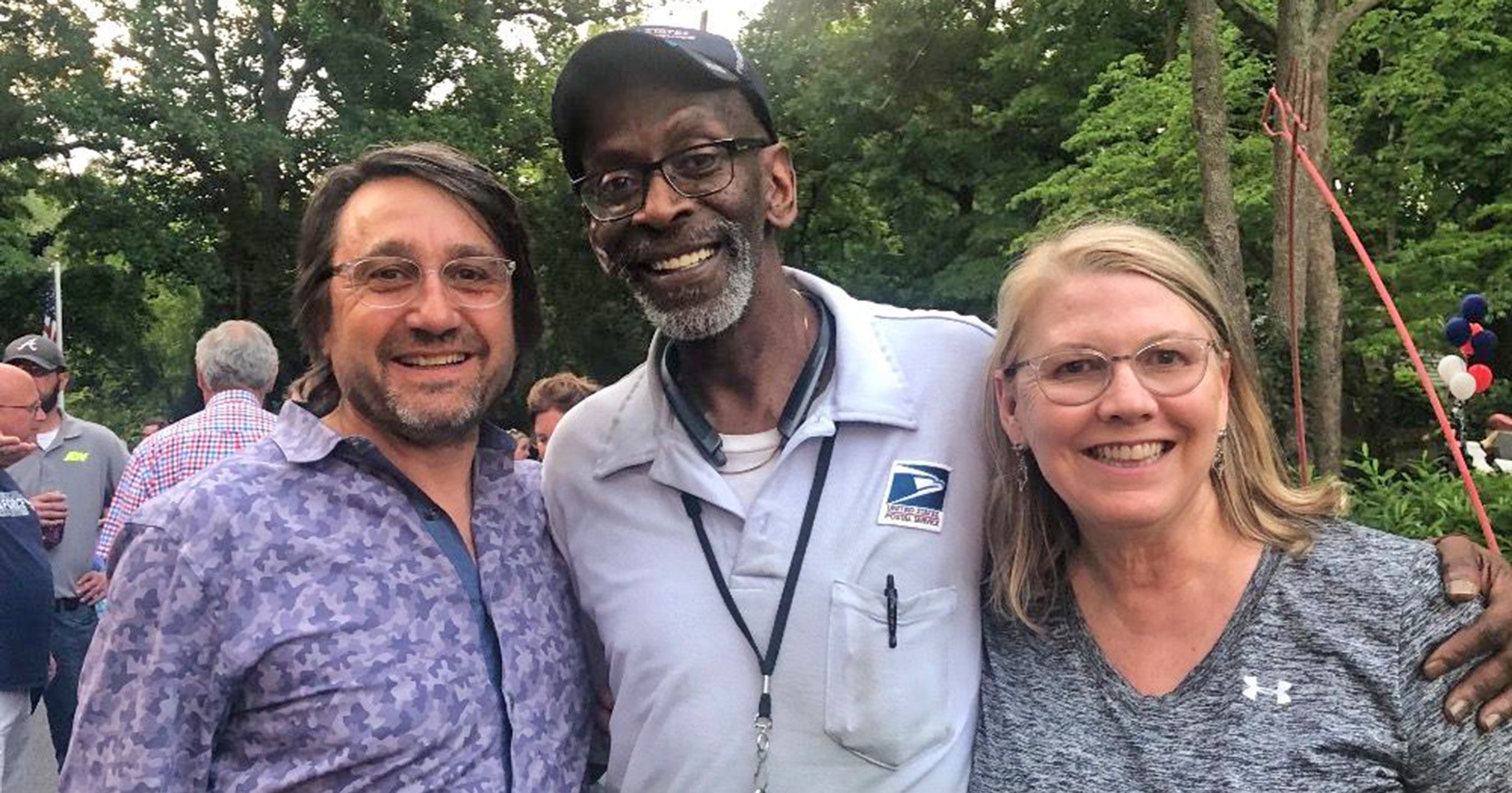More Than 300 Neighbors Throw Retirement Block Party for