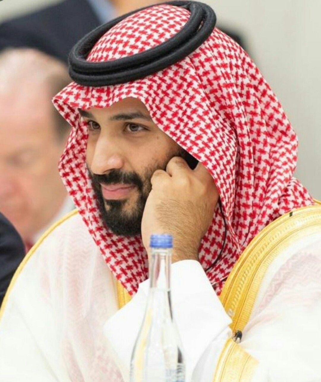محمد بن سلمان بن عبدالعزيز On Instagram سمو ولي العهد الأمير محمد بن سلمان يطمئن على حالة المصابين من الحد الجنوبي الذين يتلقو Coole Bilder Cool Bilder