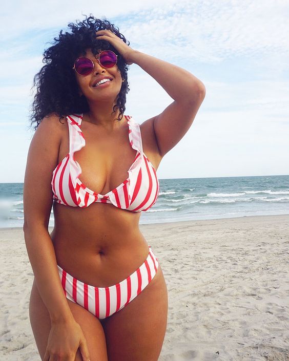 Para as #mulheres, um simples passeio na #praia 🏖 , pode ser o motivo principal para escolher os melhores #looks e assim, conseguir #arrasar à beira-mar. ☀️ Venha se inspirar e conferir as melhores opções para você e arrasar no mergulho! 💦 #modapraia #jovem #despojada Bikini Babes, Big Boobs Bikini, Curvy Bikini, Curvy Swimwear, Swimwear Sale, Swimwear Fashion, Bikini Models, Hot Bikini, Curvy Women