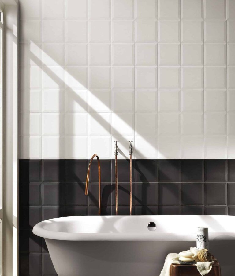 Square Tile Bathroom, White Bathroom Tiles, Bathroom Tile Designs, Pink Bathroom, Modern Bathroom Design, Bathroom Interior Design, Small Bathroom, Bathroom Decor, Monochrome Bathroom