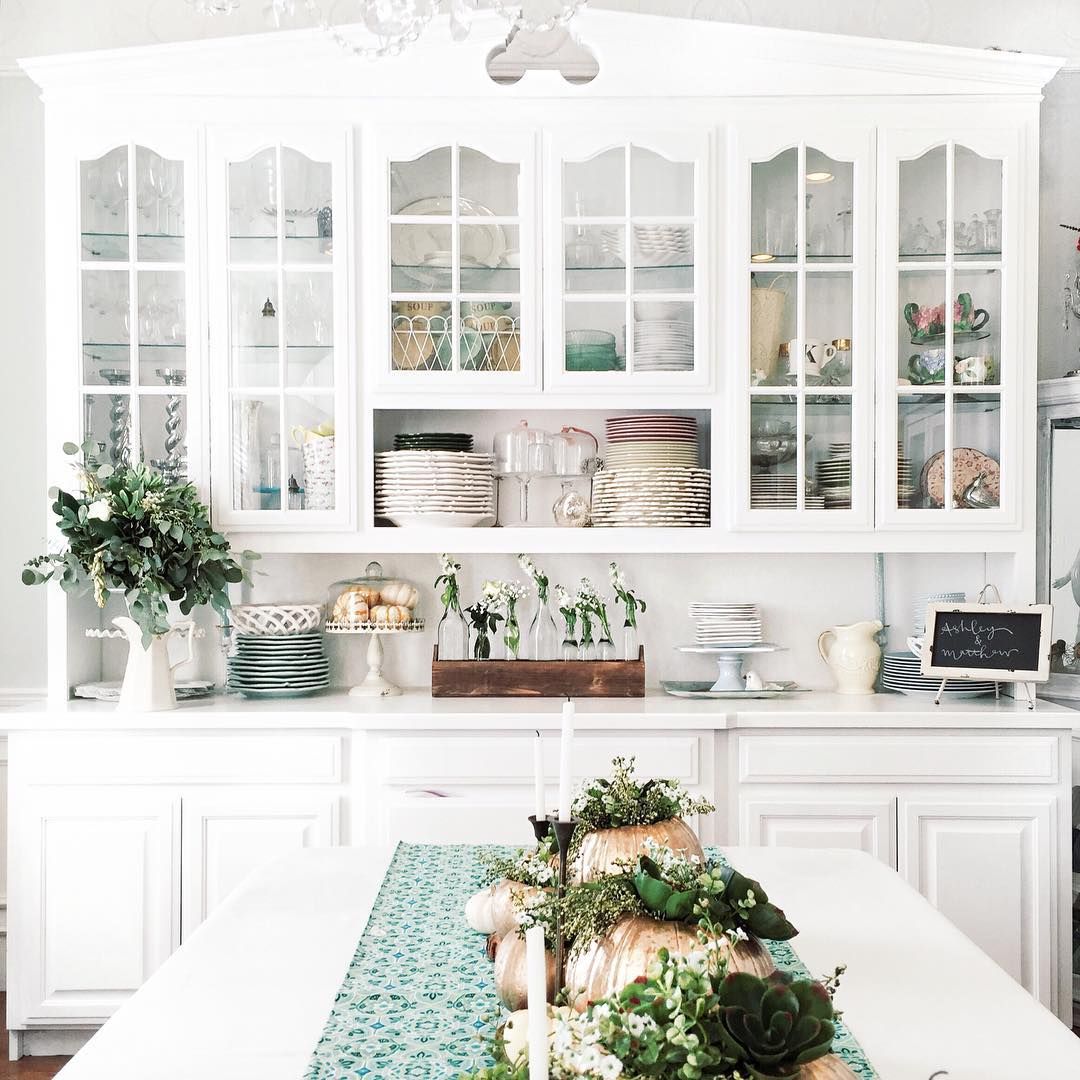 Beautiful kitchen Home Again, Beautiful Kitchens, Bedroom Diy, China Cabinet, Corner Bookcase, Home Diy, Home Decor, Kitchen Cabinets, Shelves