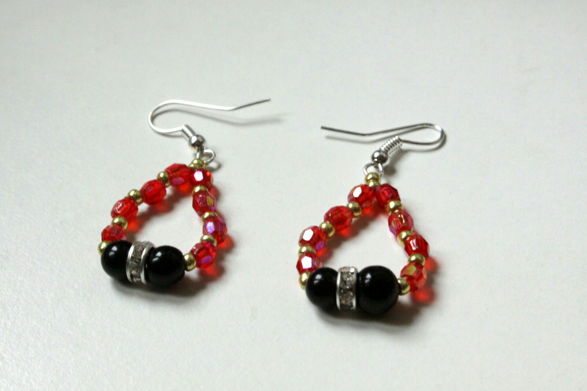 Épinglé par vaness sur Boucles d'oreilles | Boucles, Boucle d'oreille