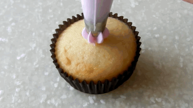 19 Hypnotic GIFs Of Cupcakes Being Frosted To Soothe Your Soul ...