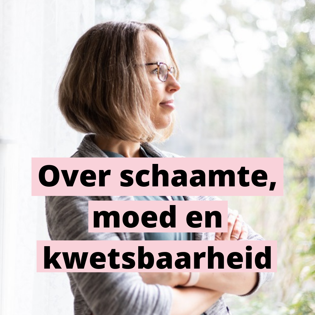 Het zou natuurlijk veel cooler zijn als ik als therapeut niet bang was. Ik zou angstige cliënten kunnen helpen met hun obstakels en er glimlachend bij staan, met mijn armen over elkaar. Dat zie ik zo voor me. Dat lijkt me wel fijn, beschermd en vol zelfvertrouwen. Maar zo ben ik niet en ik geloof er denk ik ook niet in... 👉Ga naar de website voor de hele blog.