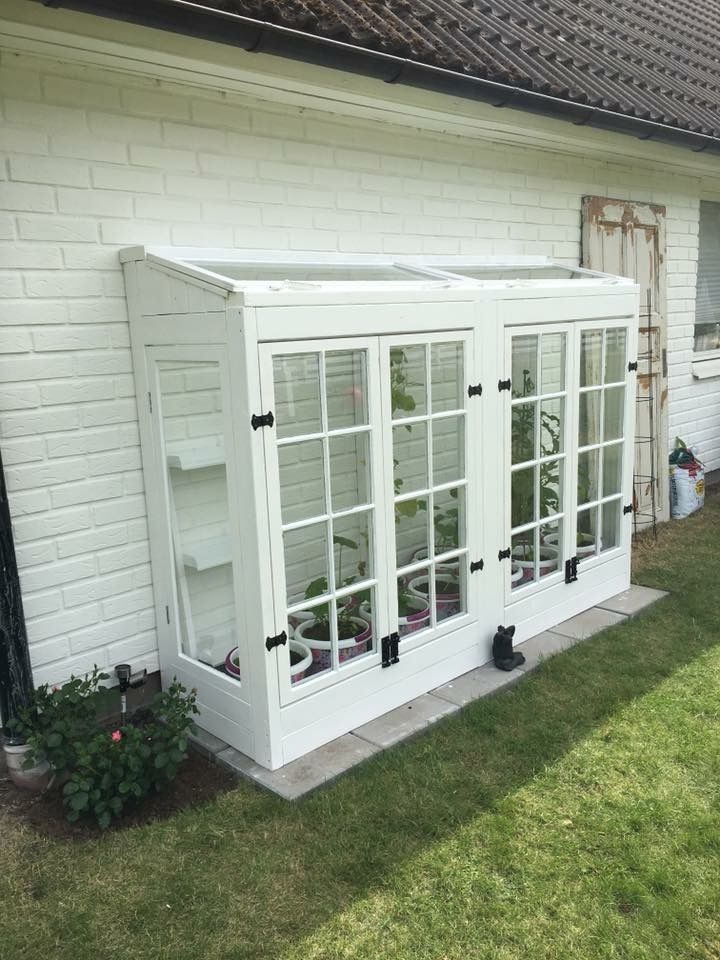 Växthus av gamla fönster#fönster #gamla #växthus, #fönsterfönster #gamla #trädgårdsdesign
