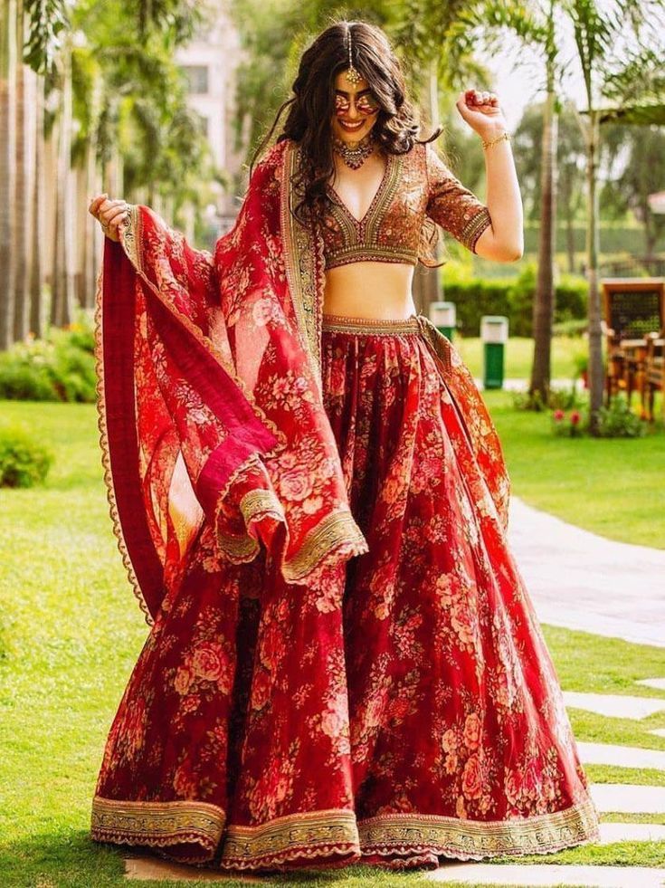 Sabyasachi Maroon Floral Printed Organza Bridal Lehenga Choli Blouse Lehenga, Sabyasachi Lehenga Bridal, Lehnga Dress, Silk Dupatta, Organza Lehenga Sabyasachi, Organza Lehenga Skirts, Bollywood Lehenga, Organza Skirt, Red Lehenga
