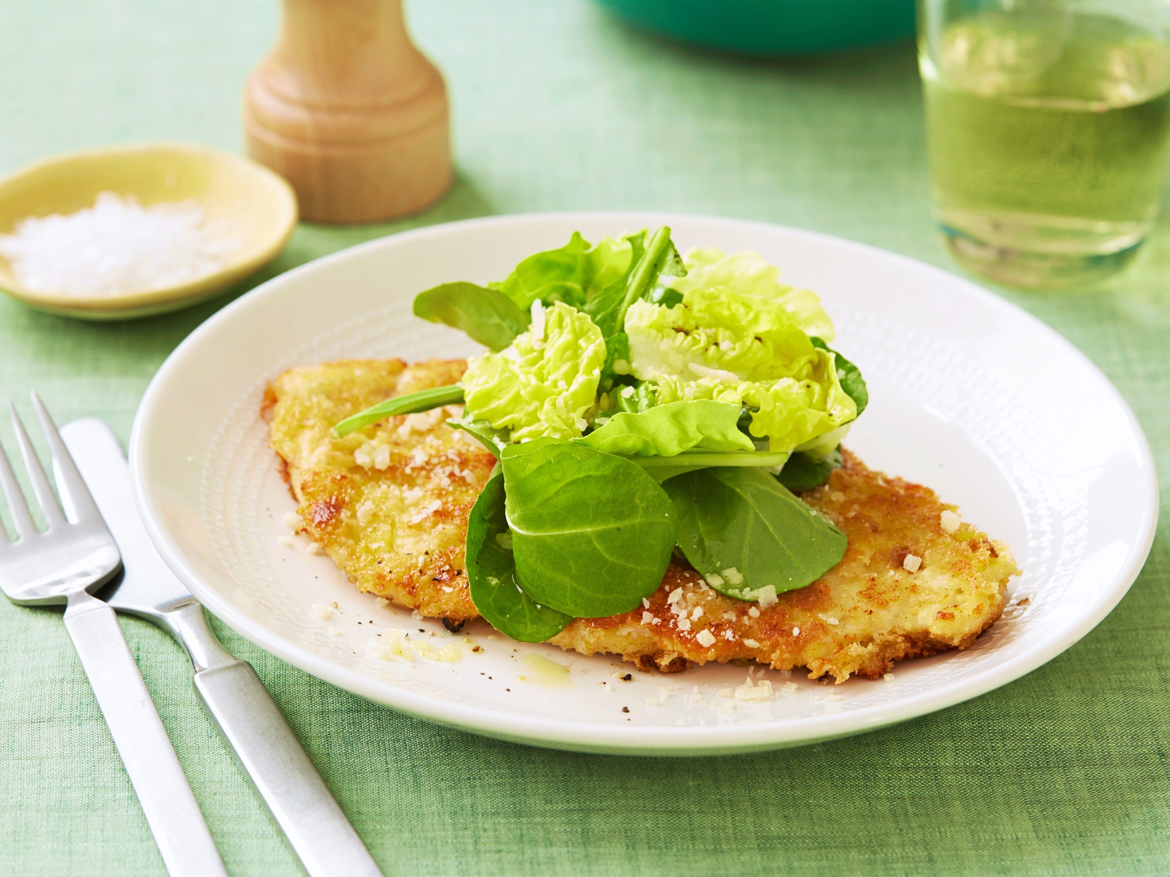 Parmesan Cips ve Yeşil Salata Parmesan Cips ve Yeşil Salata