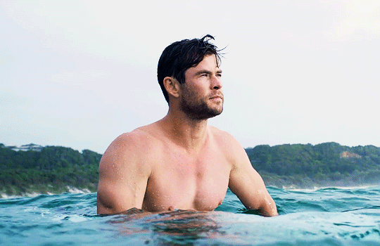 chris hemsworth squali chris hemsworth squali