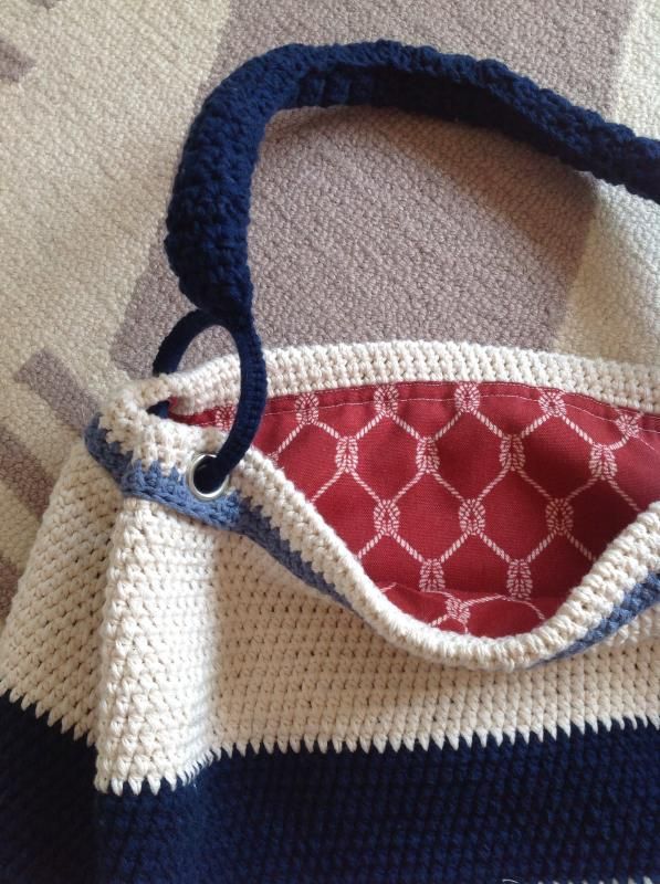 Close-up of finished edge and lining Market Tote, Knitted Bags, Large Tote Bag, Bag Straps, Online Bags, Handmade Bags, Crochet Bag, Joann, Hobo Bag