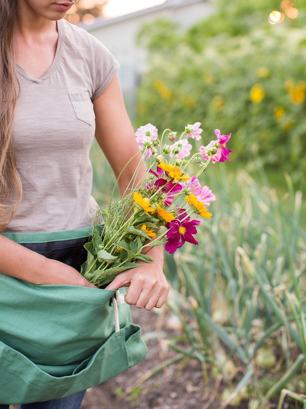 The Joey Waist Apron Roo Gardening Apron Gifts For Gardeners