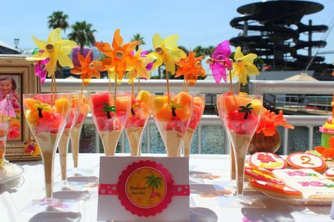Hawaiian Luau Birthday Party Ideas | Photo 14 of 22 | Catch My Party #hawaiianluauparty