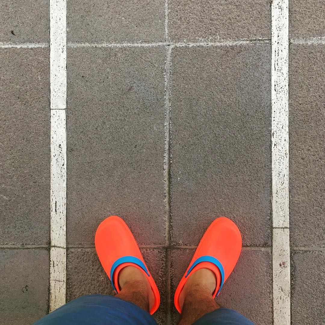 Dunyanin En Sevimli Terliklerini Aldim Instagram Instagood Terlik Fosfor Turuncu Mavi Slippers Reflaction Reflection Ceyoter Terli K Slippers Mavi