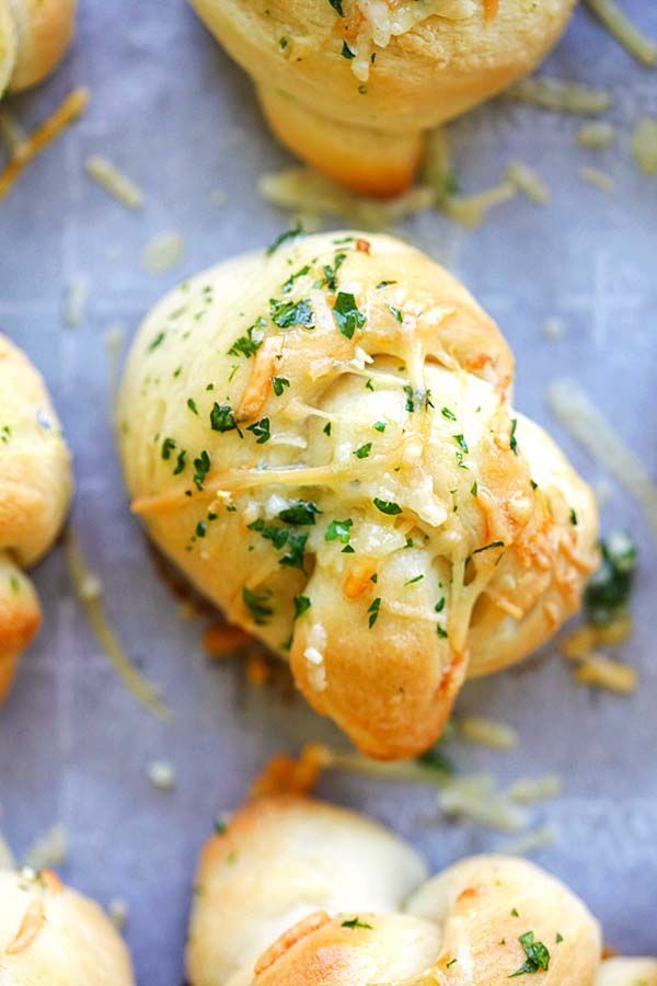 Garlic Dinner Rolls Recipes Garlic Parmesan Dinner Rolls Homemade Bread Dough Turned Into The Best Dinner Rolls With Garlic And Parmesa Dinner Rolls Homemade Dinner Rolls Homemade Bread