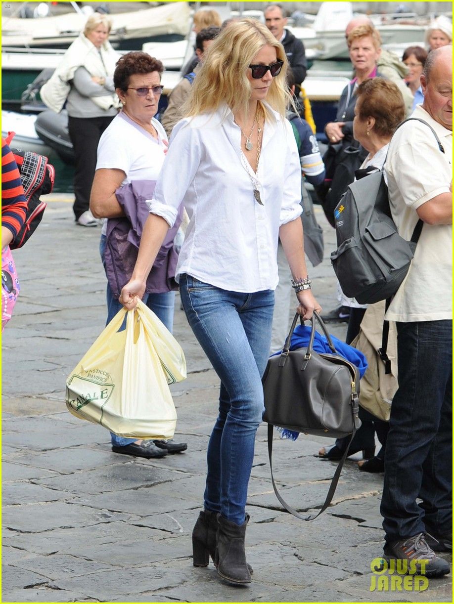 Paltrow gwyneth street style summer rare photo Paltrow gwyneth street style summer rare photo
